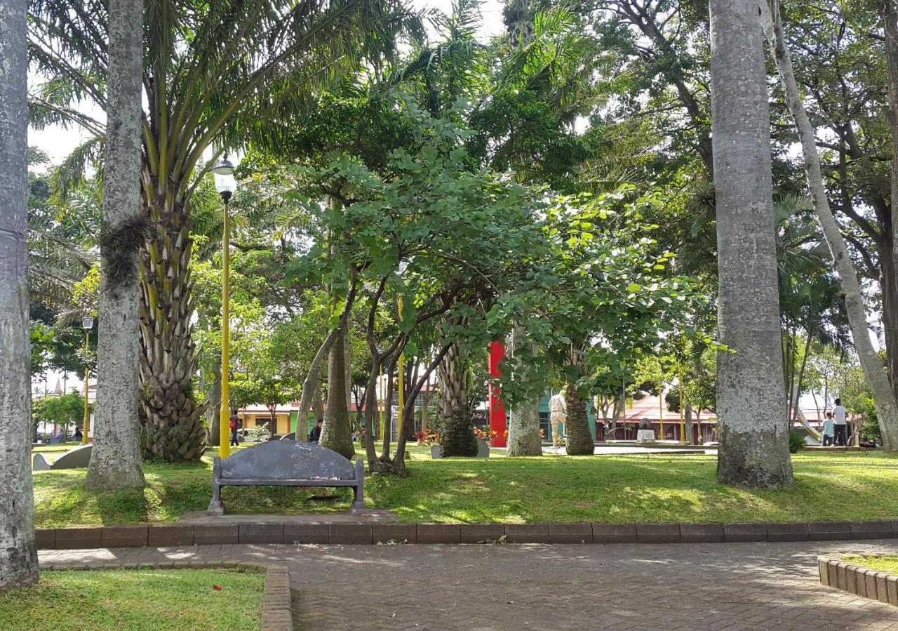 Bed and Breakfast Vida Tropical Алахуела Екстер'єр фото